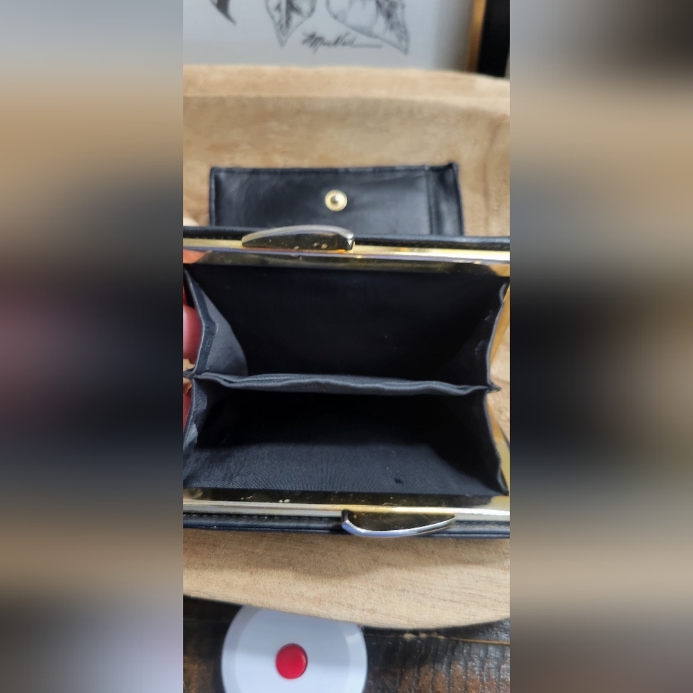 VINTAGE Tignanello 100% Leather Wallet - Picture 5 of 14